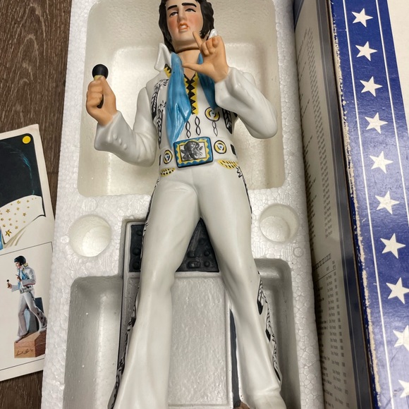 Vintage 15.5” Elvis Decanter Music Box Love Me Tender Collectible - Picture 2 of 11